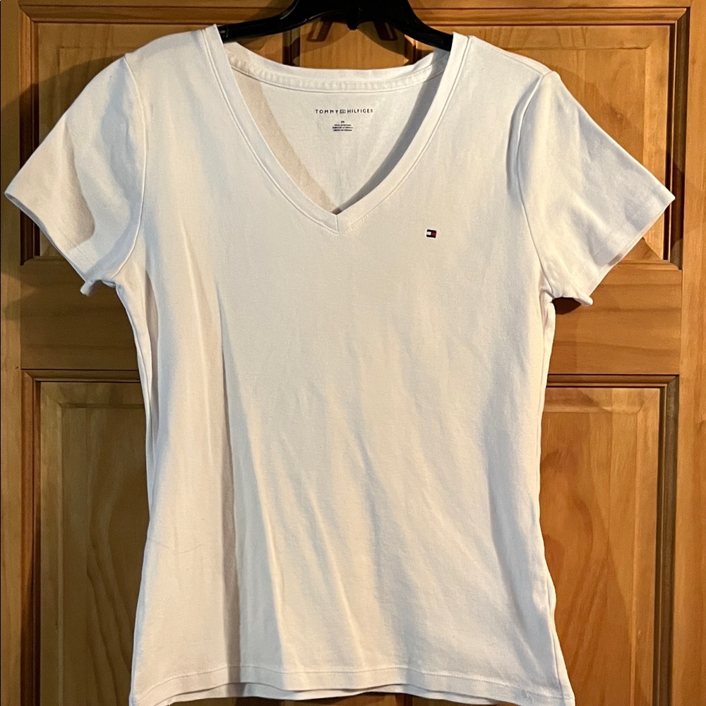 Tommy Hilfiger Women's Classic White V-Neck Tee